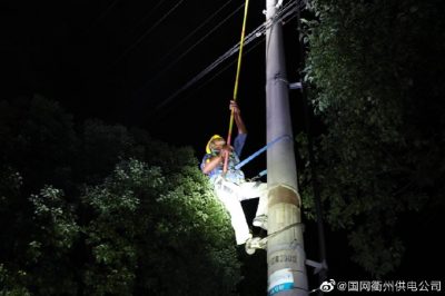 開化縣供電公司和臨海市江南供電所組織召開11日搶修工作總結(jié)及12日工作部署分工 開化縣供電公司和臨海市江南供電所組織召開11日搶修工作總結(jié)及12日工作部署分工