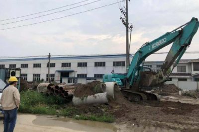 姜堰區(qū)供電公司向危險源施工單位進行護電宣傳 姜堰區(qū)供電公司向危險源施工單位進行護電宣傳
