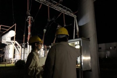 搶修500千伏泰興主變壓變頂部金具嚴(yán)重移位 搶修500千伏泰興主變壓變頂部金具嚴(yán)重移位