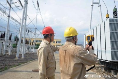 盱眙縣供電公司110千伏梁營變電站進(jìn)行巡視、測溫