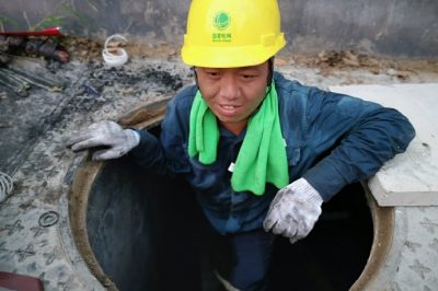 沂水供電公司緊急搶修起火燒毀的電纜 沂水供電公司緊急搶修起火燒毀的電纜