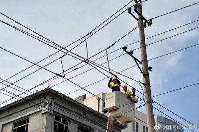 帶電消除10千伏云門山線存在線夾發(fā)熱隱患 帶電消除10千伏云門山線存在線夾發(fā)熱隱患