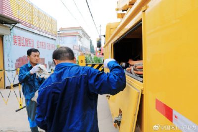 10千伏城郊西線堯舜支線26號(hào)桿帶電T接線和拆除老化刀閘 10千伏城郊西線堯舜支線26號(hào)桿帶電T接線和拆除老化刀閘