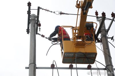 為電纜燒毀線路跳閘的10千伏馬徐線更換150米絕緣導(dǎo)線 為電纜燒毀線路跳閘的10千伏馬徐線更換150米絕緣導(dǎo)線