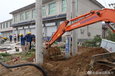 臨沂供電公司更換傾斜老舊線桿 更換絕緣導(dǎo)線 臨沂供電公司更換傾斜老舊線桿 更換絕緣導(dǎo)線