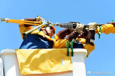 帶電作業(yè)10千伏崔史線27號(hào)桿直線桿改耐張桿 帶電作業(yè)10千伏崔史線27號(hào)桿直線桿改耐張桿