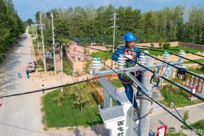 滑縣供電公司對(duì)瓦崗寨鄉(xiāng)西屯村進(jìn)行整體農(nóng)配網(wǎng)升級(jí)改造 滑縣供電公司對(duì)瓦崗寨鄉(xiāng)西屯村進(jìn)行整體農(nóng)配網(wǎng)升級(jí)改造