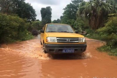 樂(lè)山供電公司防汛保電搶修3條35千伏線路和33條10千伏線路 樂(lè)山供電公司防汛保電搶修3條35千伏線路和33條10千伏線路
