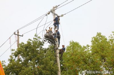 天目湖鎮(zhèn)10千伏水庫線13號桿處開展配網(wǎng)施工與安裝柱上開關(guān) 天目湖鎮(zhèn)10千伏水庫線13號桿處開展配網(wǎng)施工與安裝柱上開關(guān)