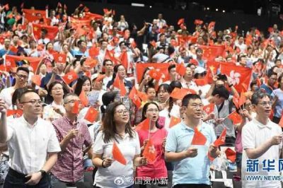 “香港，拉緊我的手！”