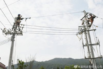 吉安供電公司進(jìn)行農(nóng)網(wǎng)升級(jí)改造   滿足農(nóng)村用電需求 吉安供電公司進(jìn)行農(nóng)網(wǎng)升級(jí)改造   滿足農(nóng)村用電需求