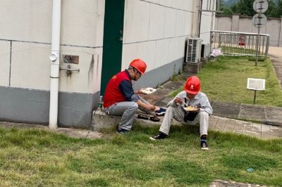 邵陽(yáng)變電檢修公司在220kV扶夷變電站開展變壓器檢修工作 邵陽(yáng)變電檢修公司在220kV扶夷變電站開展變壓器檢修工作