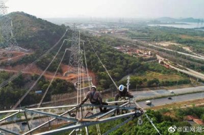 電力“攀登者”，悠悠戰(zhàn)秋涼