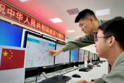 宜昌換流站:國旗伴我去工作 宜昌換流站:國旗伴我去工作