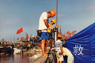 1998年:照亮抗洪保電現(xiàn)場 1998年:照亮抗洪保電現(xiàn)場