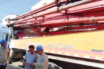 邳州市供電公司為地面水廠建設(shè)設(shè)架設(shè)10千伏臨時供電專線 邳州市供電公司為地面水廠建設(shè)設(shè)架設(shè)10千伏臨時供電專線