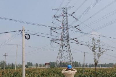 500千伏艾姚、艾湖線開(kāi)展保電特巡工作