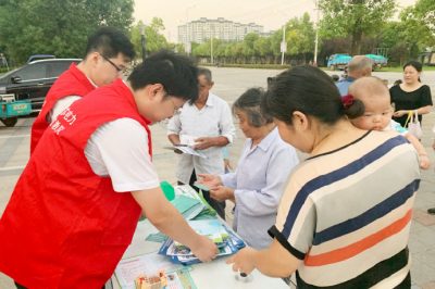 常熟市供電公司到沙家浜鎮(zhèn)萬豐家園大門口進(jìn)行安全用電宣傳 常熟市供電公司到沙家浜鎮(zhèn)萬豐家園大門口進(jìn)行安全用電宣傳
