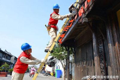 連夜送電沖任務(wù) 護(hù)航電網(wǎng)迎大慶