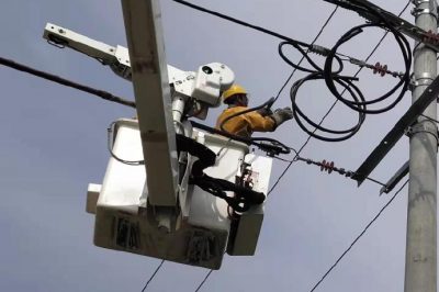 墾利區(qū)供電公司10千伏配電線路進行帶電消缺作業(yè) 墾利區(qū)供電公司10千伏配電線路進行帶電消缺作業(yè)