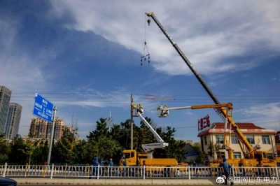 10千伏臥龍線29號桿及10千伏七里河支線1號桿上實施同步帶電作業(yè) 10千伏臥龍線29號桿及10千伏七里河支線1號桿上實施同步帶電作業(yè)