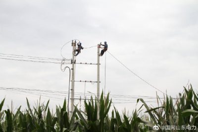 費(fèi)縣供電公司新增200千伏安變壓器1臺(tái) 縮短供電半徑 費(fèi)縣供電公司新增200千伏安變壓器1臺(tái) 縮短供電半徑