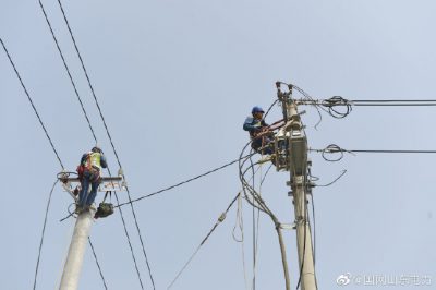 10千伏樹(shù)脂線17支桿后段桿塔進(jìn)行改遷   助力安置房建設(shè) 10千伏樹(shù)脂線17支桿后段桿塔進(jìn)行改遷   助力安置房建設(shè)