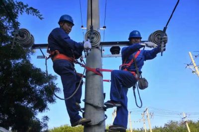 欒城區(qū)供電公司搶修3912臺(tái)區(qū)250千伏安配變出現(xiàn)故障 欒城區(qū)供電公司搶修3912臺(tái)區(qū)250千伏安配變出現(xiàn)故障