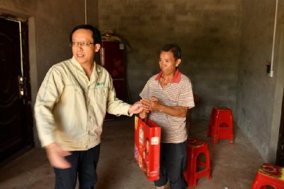 江津供電公司“黨建+扶貧”精準(zhǔn)幫扶貧困戶 江津供電公司“黨建+扶貧”精準(zhǔn)幫扶貧困戶