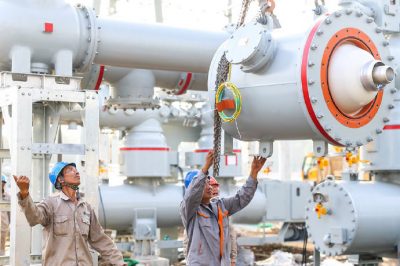 500千伏天津寶坻渠陽變電站安裝500千伏HGIS電壓互感器 500千伏天津寶坻渠陽變電站安裝500千伏HGIS電壓互感器