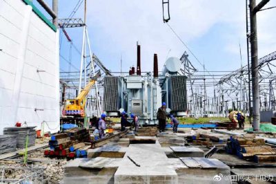 開(kāi)展500千伏變電站4號(hào)主變壓器綜合檢修工作 開(kāi)展500千伏變電站4號(hào)主變壓器綜合檢修工作