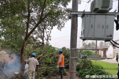 高郵市供電公司新增一臺(tái)400千伏安變壓器 高郵市供電公司新增一臺(tái)400千伏安變壓器