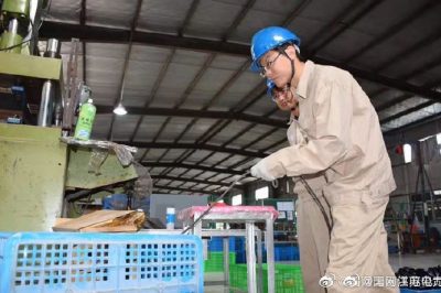 無錫供電公司工廠著火 “電蜜蜂”緊急“救援” 無錫供電公司工廠著火 “電蜜蜂”緊急“救援”