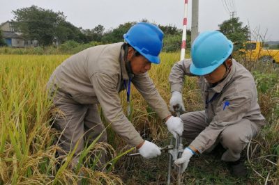 安裝拉線防撞管 保秋收安全供電 安裝拉線防撞管 保秋收安全供電
