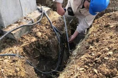 線路內(nèi)接地電阻測量不合格的桿塔基礎(chǔ)采用新型材料石墨接地進行改造 線路內(nèi)接地電阻測量不合格的桿塔基礎(chǔ)采用新型材料石墨接地進行改造