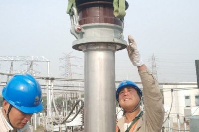 500千伏梅里變進行主變套管隱患排除工作