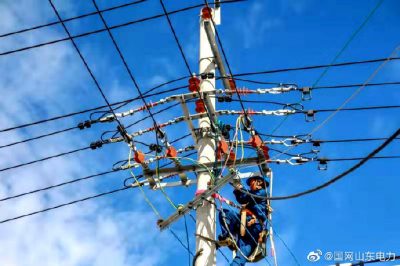 姜家莊臺(tái)區(qū)表箱下引線改造3500余米 姜家莊臺(tái)區(qū)表箱下引線改造3500余米