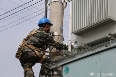 臨沂供電公司對(duì)東張嶺村新上400千伏安變壓器一臺(tái) 臨沂供電公司對(duì)東張嶺村新上400千伏安變壓器一臺(tái)