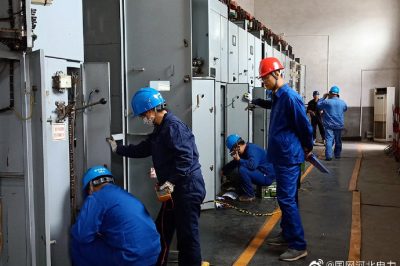 黃驊韓村開(kāi)關(guān)柜進(jìn)行拆除改造工作 黃驊韓村開(kāi)關(guān)柜進(jìn)行拆除改造工作