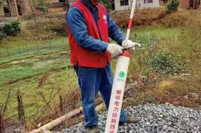 耒陽(yáng)供電公司為拉線安裝防護(hù)套管 耒陽(yáng)供電公司為拉線安裝防護(hù)套管