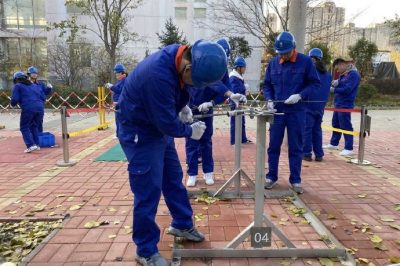 韓城市供電公司新員工在實訓(xùn)基地學(xué)習(xí)