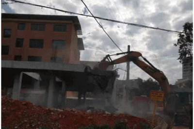 市政府：高壓線下建房，拆！