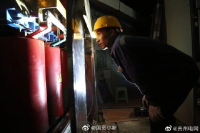 銅仁供電局緊急更換損壞變壓器，1小時內成功搶通了兩位老人的“生命通道”