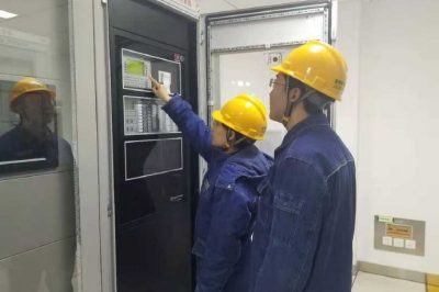 750kV變電站運(yùn)維人員對(duì)全站消防設(shè)施進(jìn)行隱患排查 750kV變電站運(yùn)維人員對(duì)全站消防設(shè)施進(jìn)行隱患排查