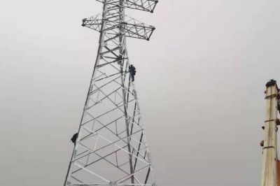 高莊變至運(yùn)糧變進(jìn)行改接至新街變線路立塔 高莊變至運(yùn)糧變進(jìn)行改接至新街變線路立塔