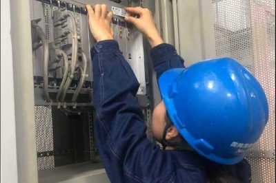 渭南供電公司對所屬通信設(shè)備進行實物ID貼標(biāo)