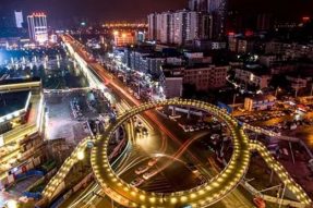 時(shí)代廣場(chǎng)環(huán)形天橋500KVA箱變工程 時(shí)代廣場(chǎng)環(huán)形天橋500KVA箱變工程