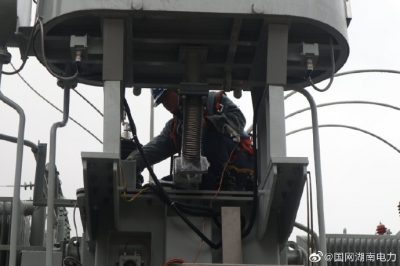 5千伏石牛變電站開展主變增容安裝 5千伏石牛變電站開展主變增容安裝