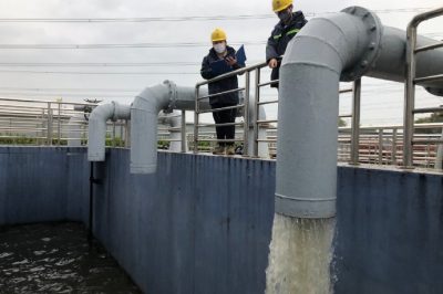 500千伏泰興變雨中展開特巡工作 500千伏泰興變雨中展開特巡工作