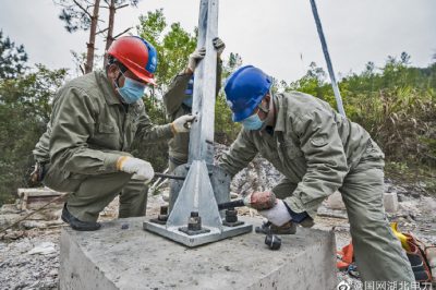 鶴峰縣供電公司新建10千伏容新線進(jìn)入攻堅階段 鶴峰縣供電公司新建10千伏容新線進(jìn)入攻堅階段